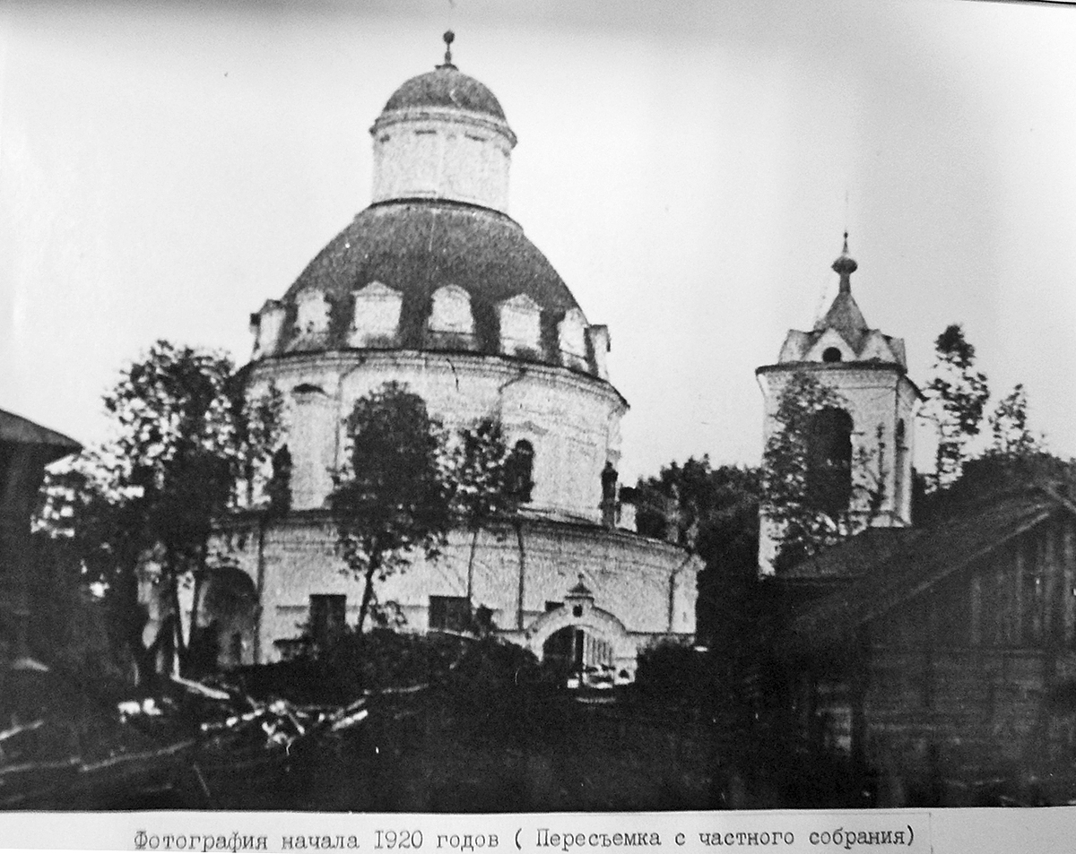 Церковь с. Подмоклово (с колокольней и воротами)  Фотография начала 1920 г.